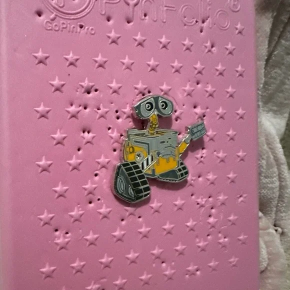 Pixar Wall-E Pin - Picture 2 of 4
